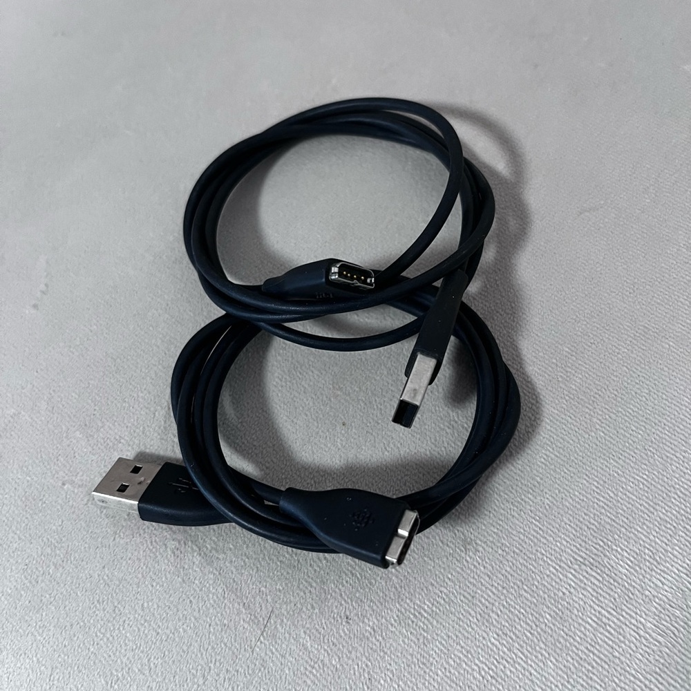 Fitbit with 2 Chords - Picture 8 of 8